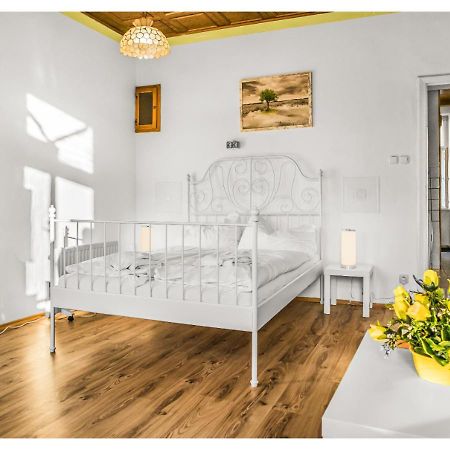 Welcoming 2Br Apt. Near Danube & Millenium Tower Вена Экстерьер фото