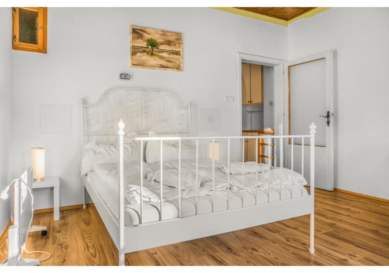 Welcoming 2Br Apt. Near Danube & Millenium Tower Вена Экстерьер фото