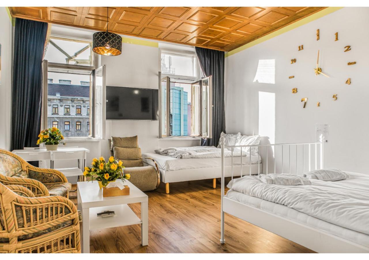 Welcoming 2Br Apt. Near Danube & Millenium Tower Вена Экстерьер фото