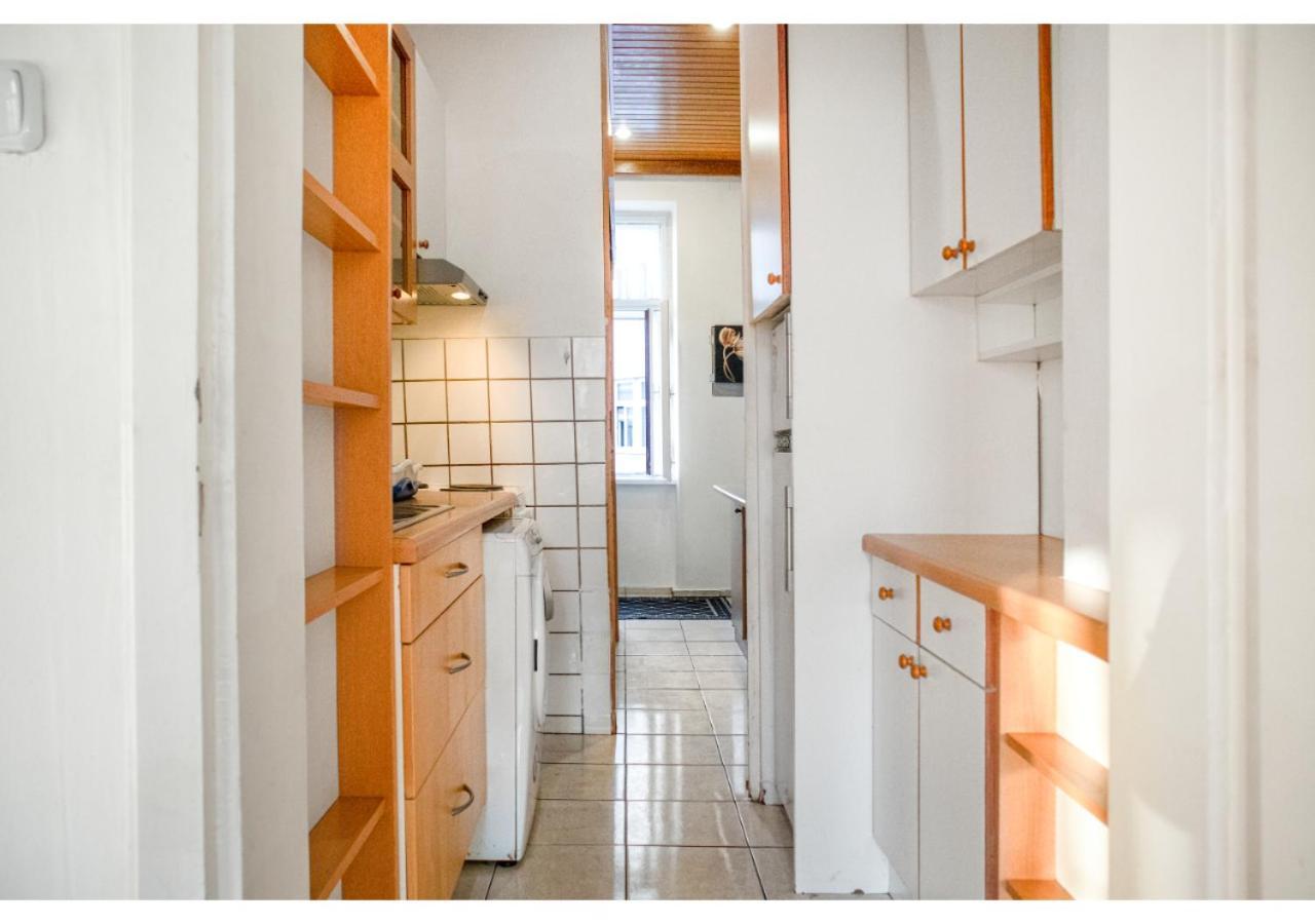 Welcoming 2Br Apt. Near Danube & Millenium Tower Вена Экстерьер фото