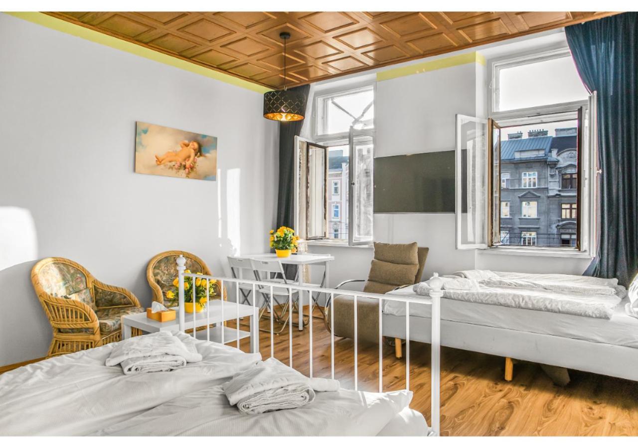 Welcoming 2Br Apt. Near Danube & Millenium Tower Вена Экстерьер фото