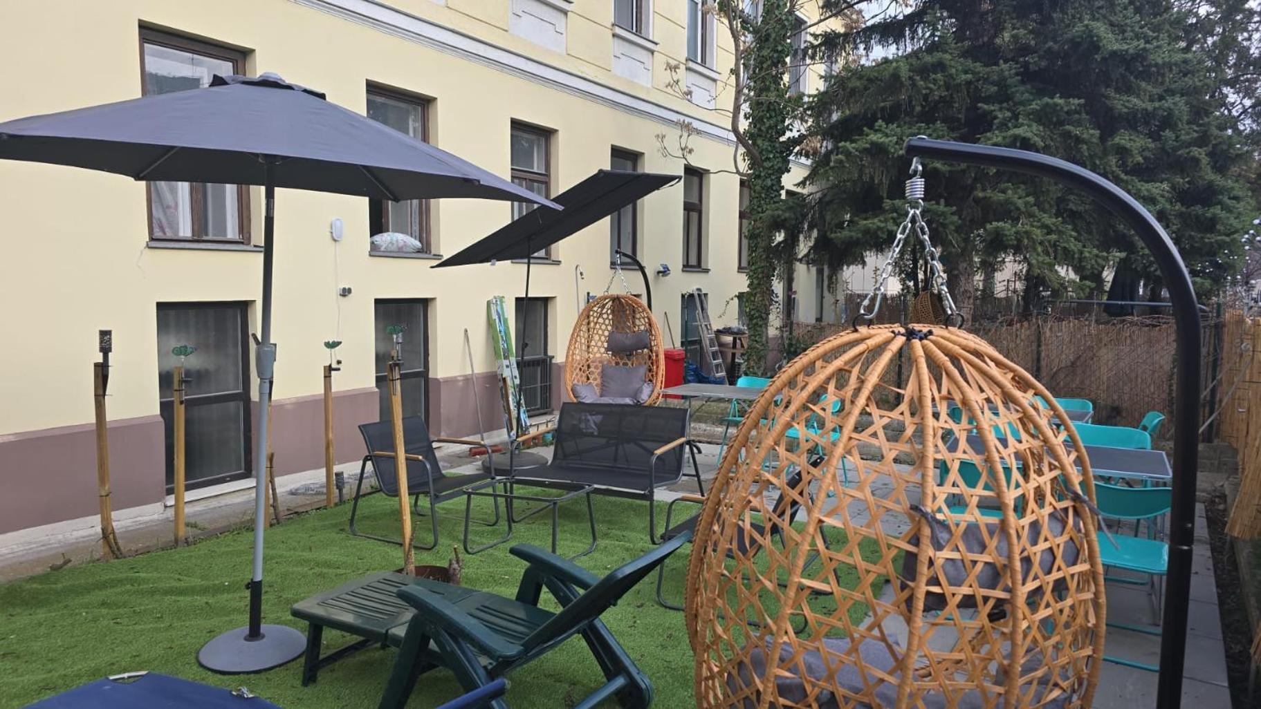Welcoming 2Br Apt. Near Danube & Millenium Tower Вена Экстерьер фото