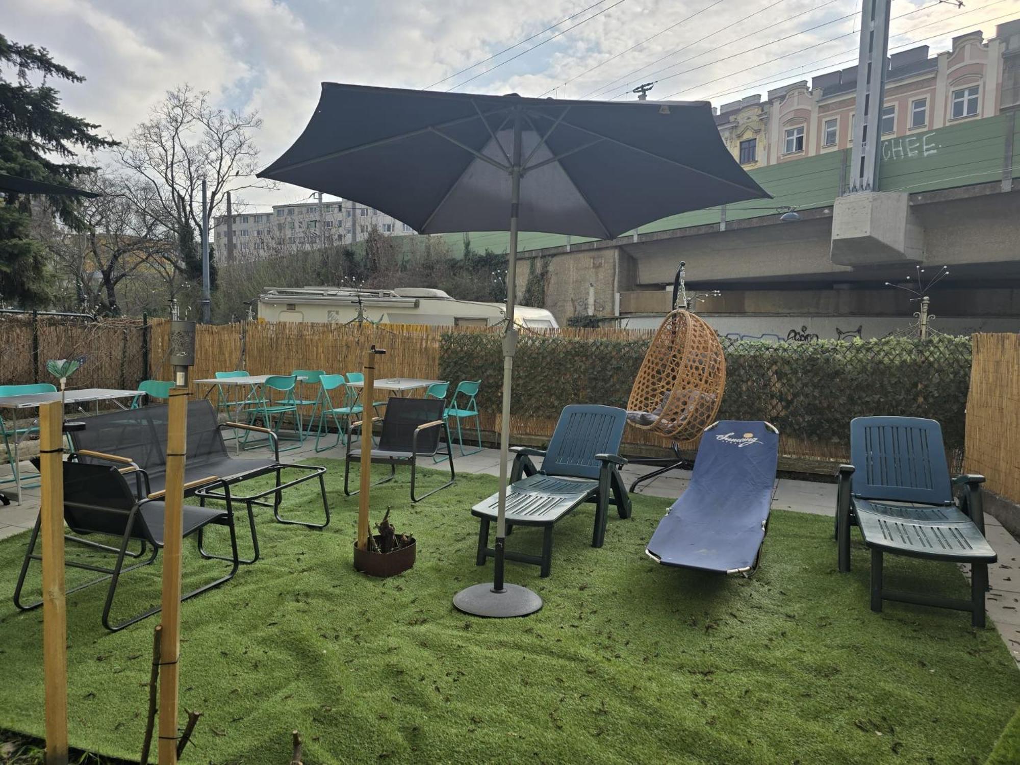 Welcoming 2Br Apt. Near Danube & Millenium Tower Вена Экстерьер фото